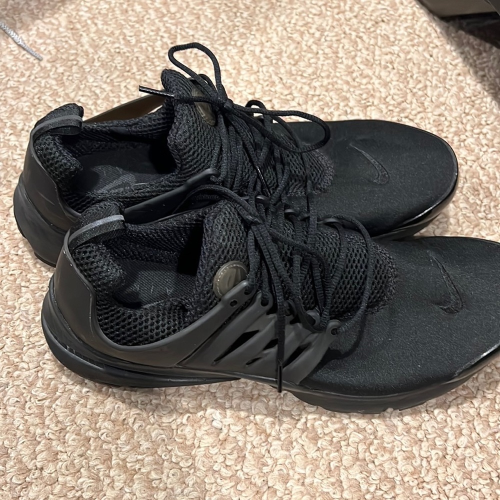 Never worn, new Nike Air, black , mens 11